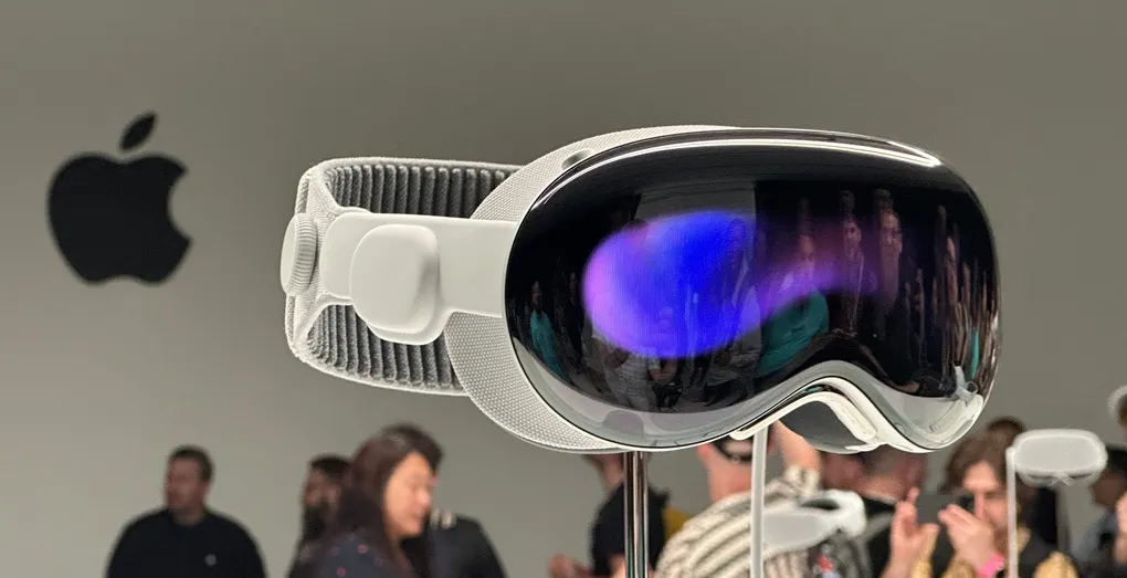 Apple Vision Pro: A Mirrored Launch